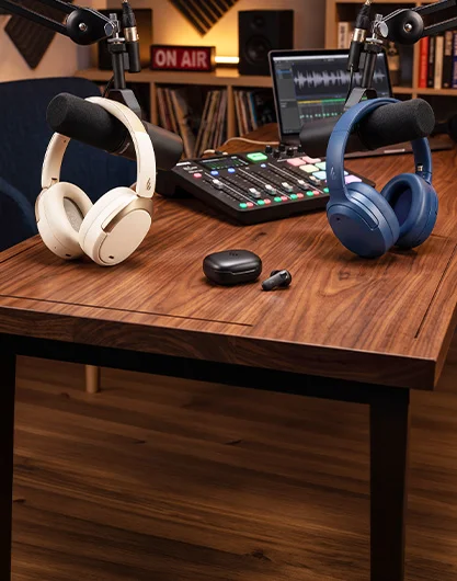 Podcasty, audiobooki i ASMR – jak format mówiony zmienia nasze nawyki słuchowe i jakich funkcji potrzebujesz w słuchawkach?
